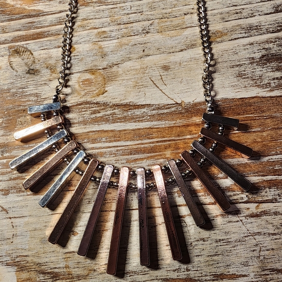 Silver tone and copper tone statement necklace - Picture 4 of 6